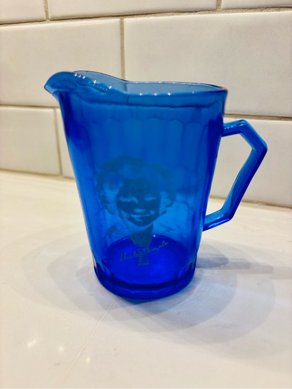 Vintage 1930s Hazel-Atlas cobalt blue glass cup featuring Shirley Temple - Picture 2 of 4